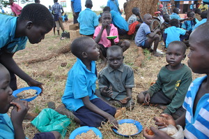 Finančný dar pre hladné deti v Ugande
