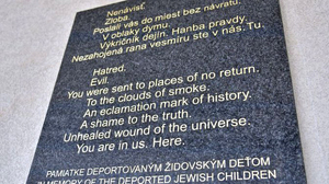 Pamätná tabuľa na stanici v Bratislave
