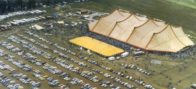 Bonkeho "Žltý stan" s kapacitou 10 000 ľudí od roku 1978
