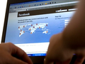 Nemci zakročili proti rasizmu a antisemitizmu na internete