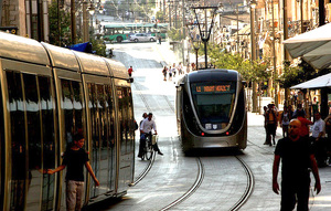 Zatkli Palestínčana s bombami, chcel nastúpiť do električky